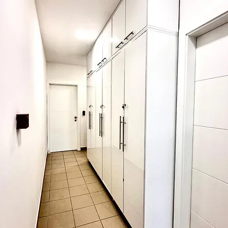 Epicenter Apartment *