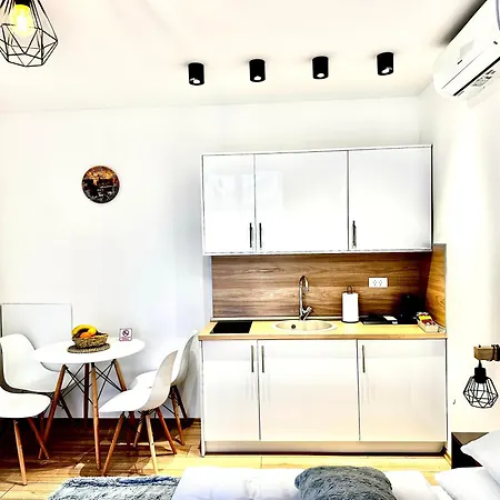 Epicenter Apartment *