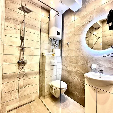 Epicenter Apartment *