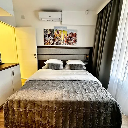 Epicenter Apartment *