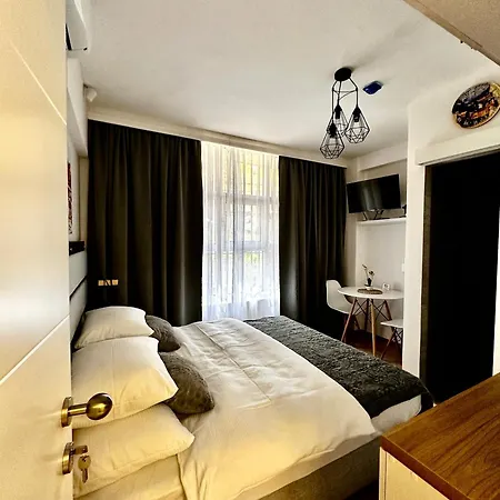 Epicenter Apartment *