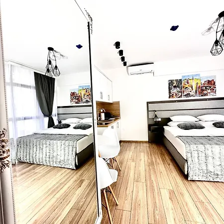 Epicenter Apartment *